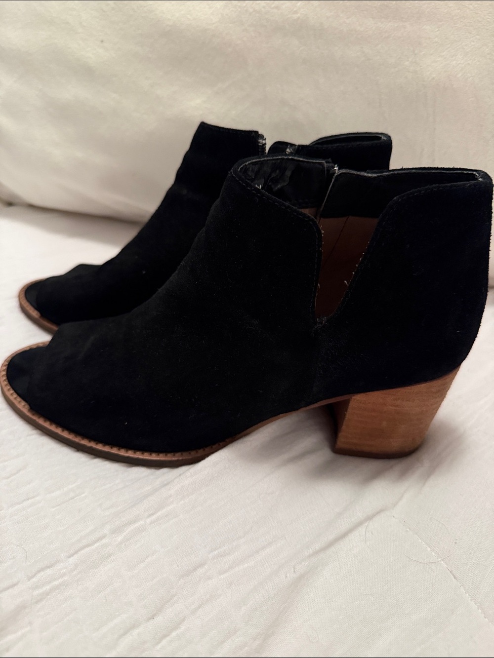 Blondo Black Suede Women’s Ankle Booties with Block Heel size 9.5